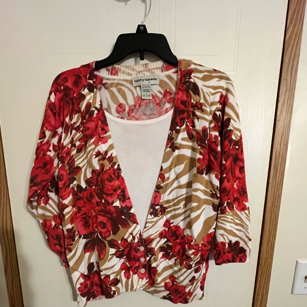 Maroon and tan 3/4 sleeve sweater